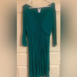 3/$15 Green fitted and flattering knit dress